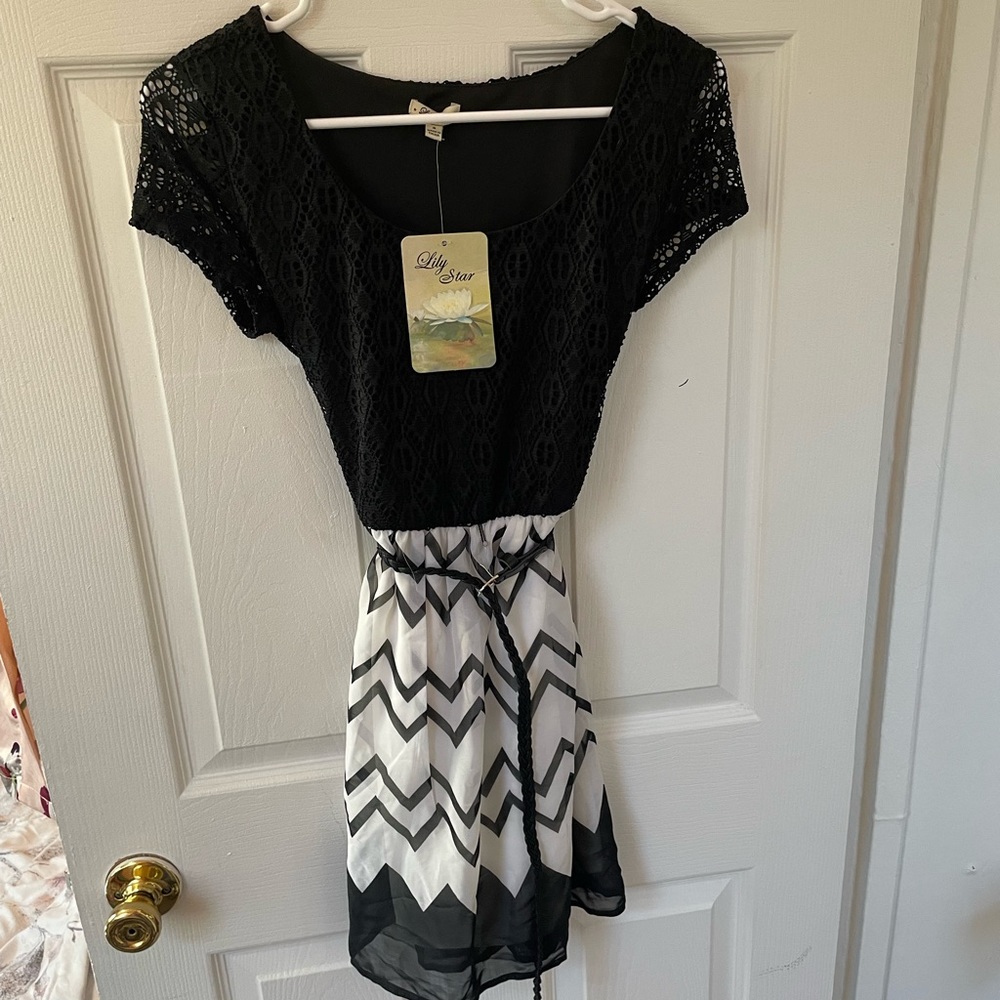 Black & White Lily Star Dress!